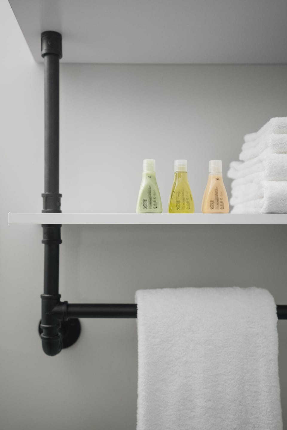 Classic King | Bathroom | Shower, free toiletries, hair dryer, towels
