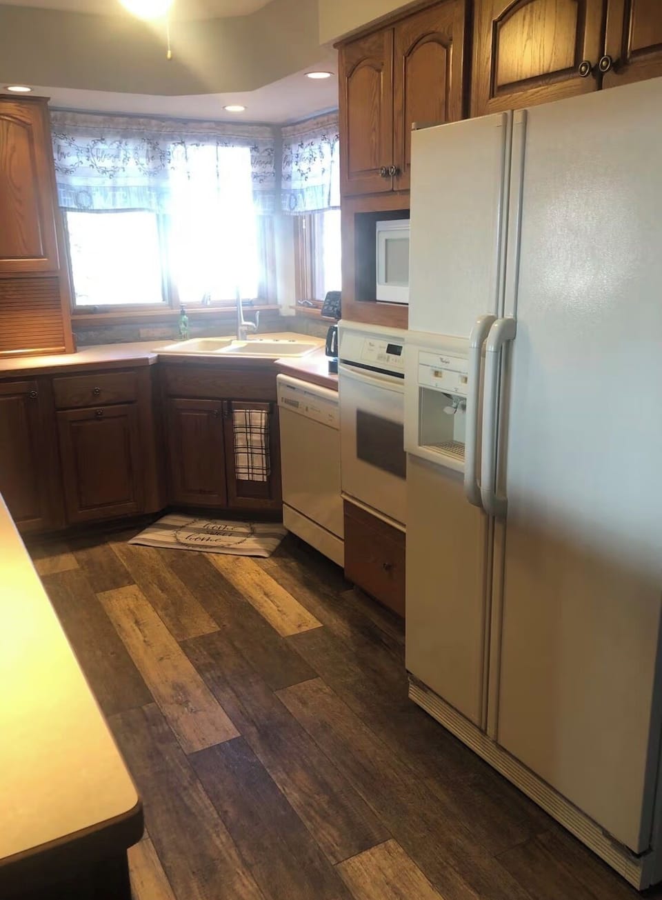 Full service kitchen. Stove top, oven, microwave, dishwasher and refrigerator.