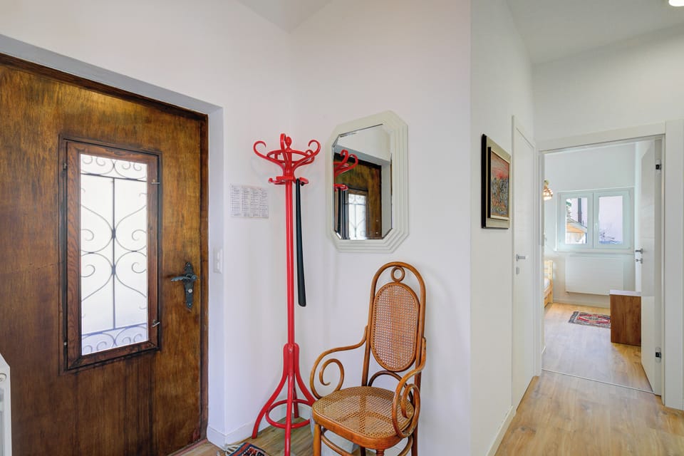 Common area (corridors, hall)