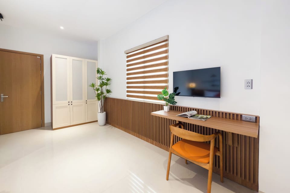 Family Room, Balcony | Living area