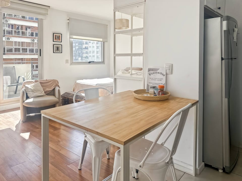 Apartment, 1 Bedroom, Balcony, City View | Dining