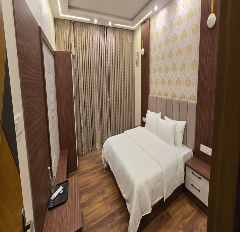 Family Apartment | Egyptian cotton sheets, premium bedding, desk, free WiFi