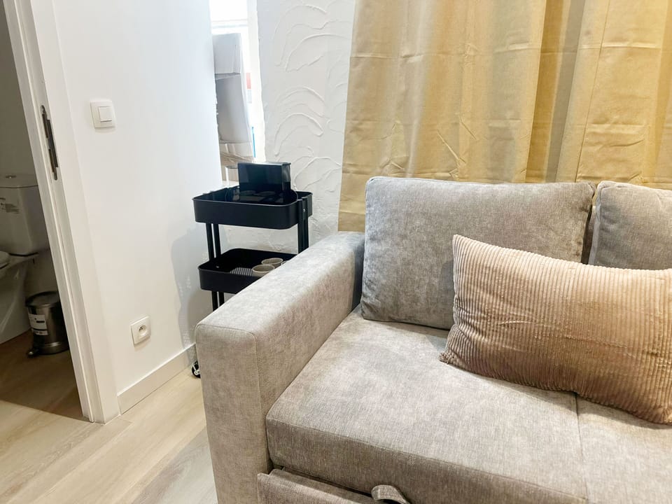 Basic Apartment | Iron/ironing board (on request)