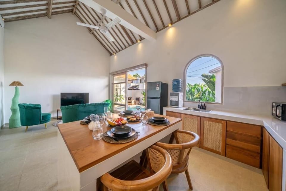 Gallery Villa, 2 Bedrooms, Private Pool | Private kitchen | Coffee/tea maker, electric kettle, toaster, blender