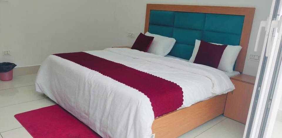 Deluxe Single Room, Balcony, Hill View | Desk, laptop workspace, free WiFi