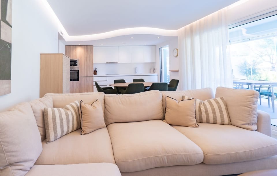 Living room & dining
