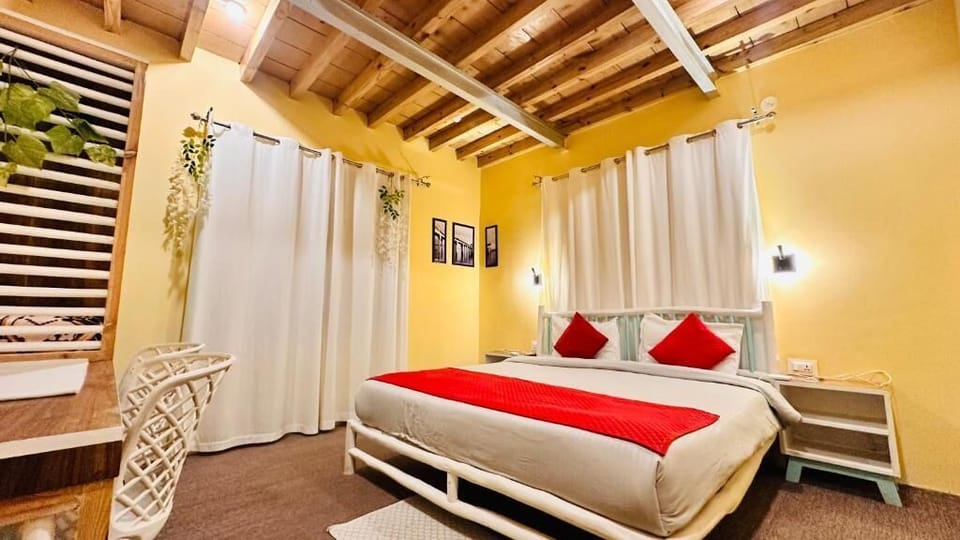 Deluxe Double Room, 1 Double Bed, Mountain View | WiFi (free)