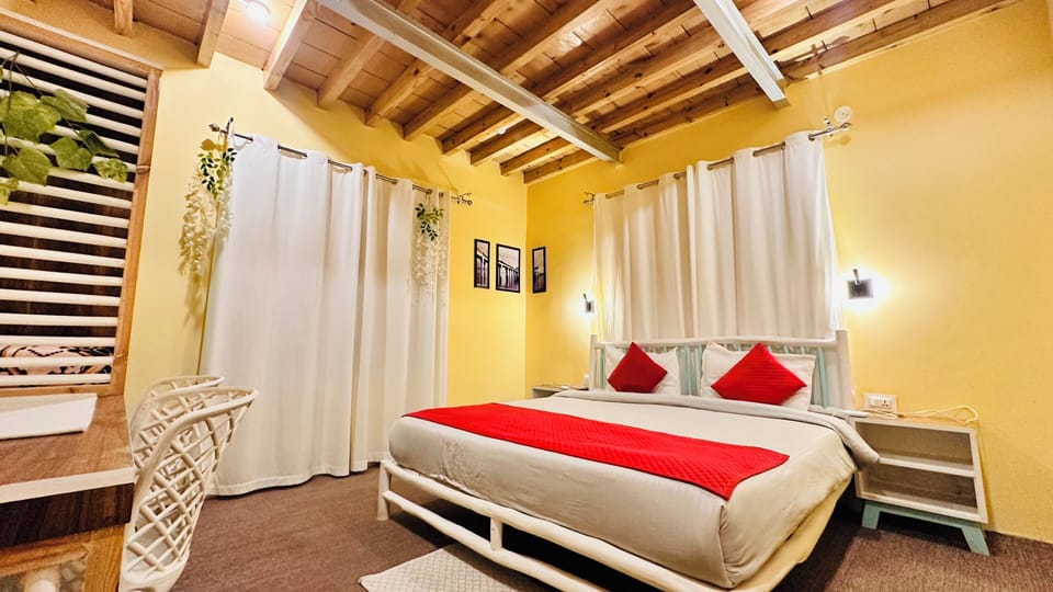Deluxe Double Room, 1 Double Bed, Mountain View | WiFi (free)