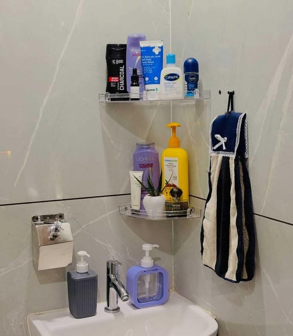 Superior Apartment, 3 Bedrooms | Bathroom | Shower, towels, soap, shampoo