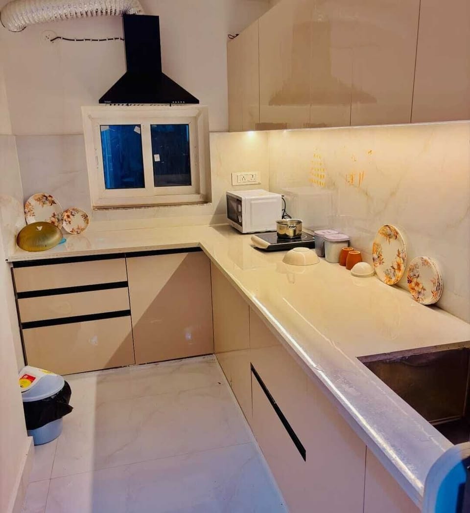 Superior Apartment, 3 Bedrooms | Private kitchen | Full-size fridge, microwave, oven, cookware/dishes/utensils