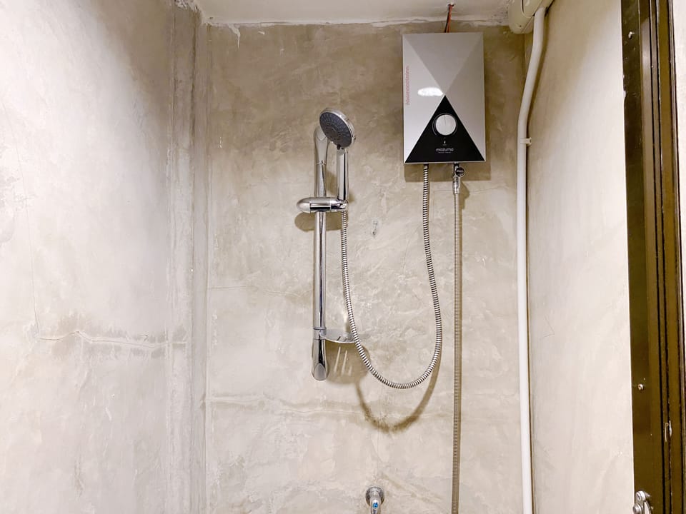 Standard Double Room | Bathroom | Shower, towels, soap, shampoo