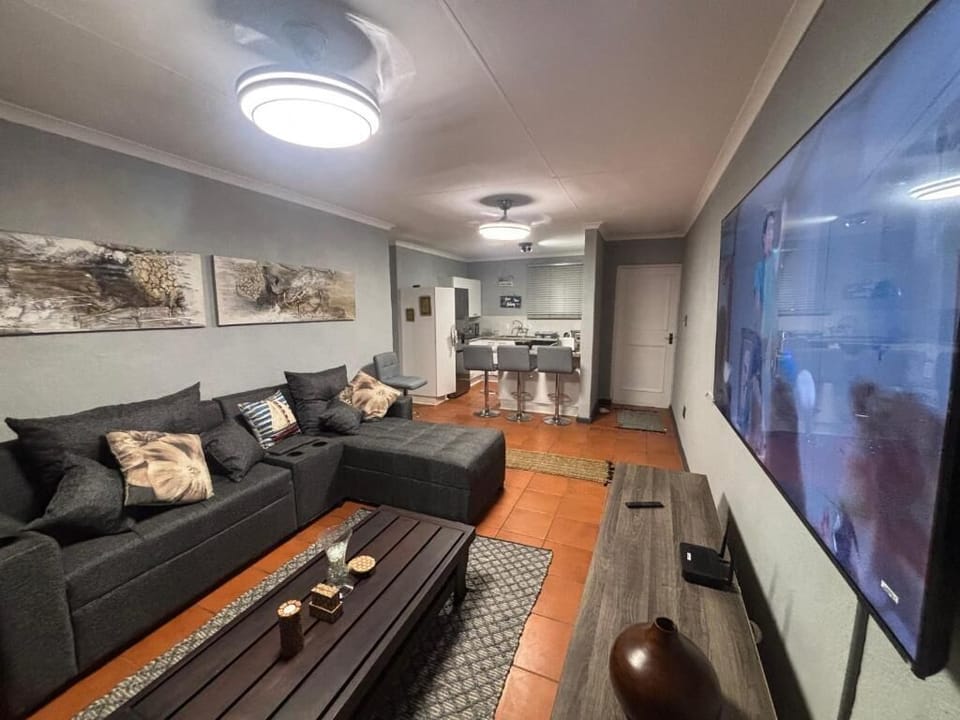 Apartment, 2 Bedrooms, Balcony, Garden View | Living room