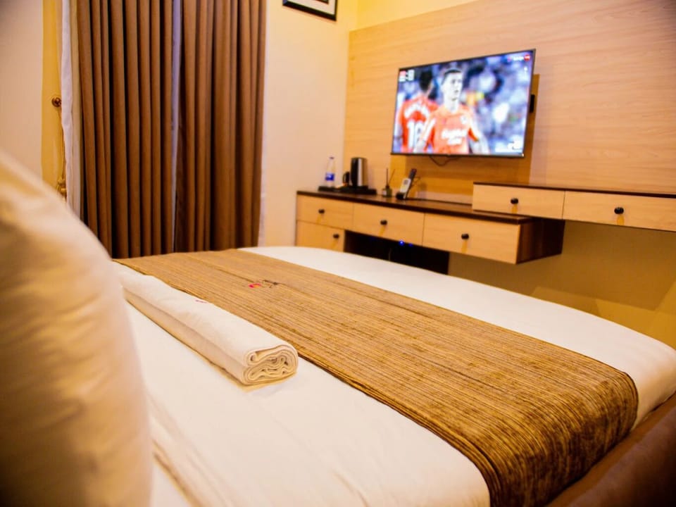 Deluxe Room, Balcony, City View | Desk, laptop workspace, blackout drapes, soundproofing