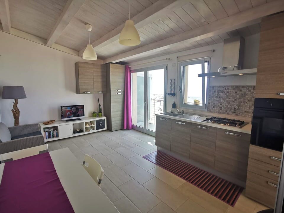 Autumn, Kitchen, Living Room, Spring, Summer