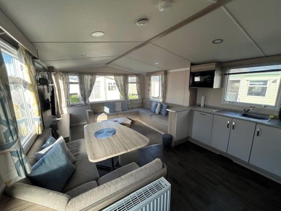 House, 3 Bedrooms, Smoking | Dining room