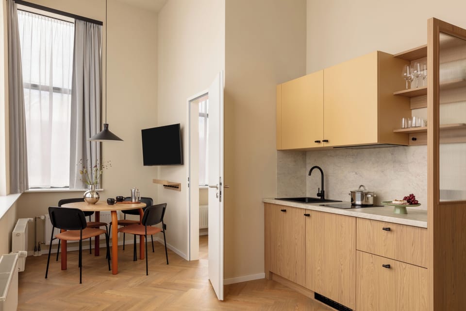 Superior Apartment | Desk, laptop workspace, iron/ironing board (on request), cribs (free)