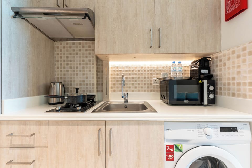 Deluxe Studio, Sea View | Private kitchen | Fridge, microwave, oven, stovetop