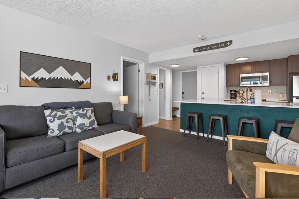 Open concept living and dining area. Amazing views and plenty of space!