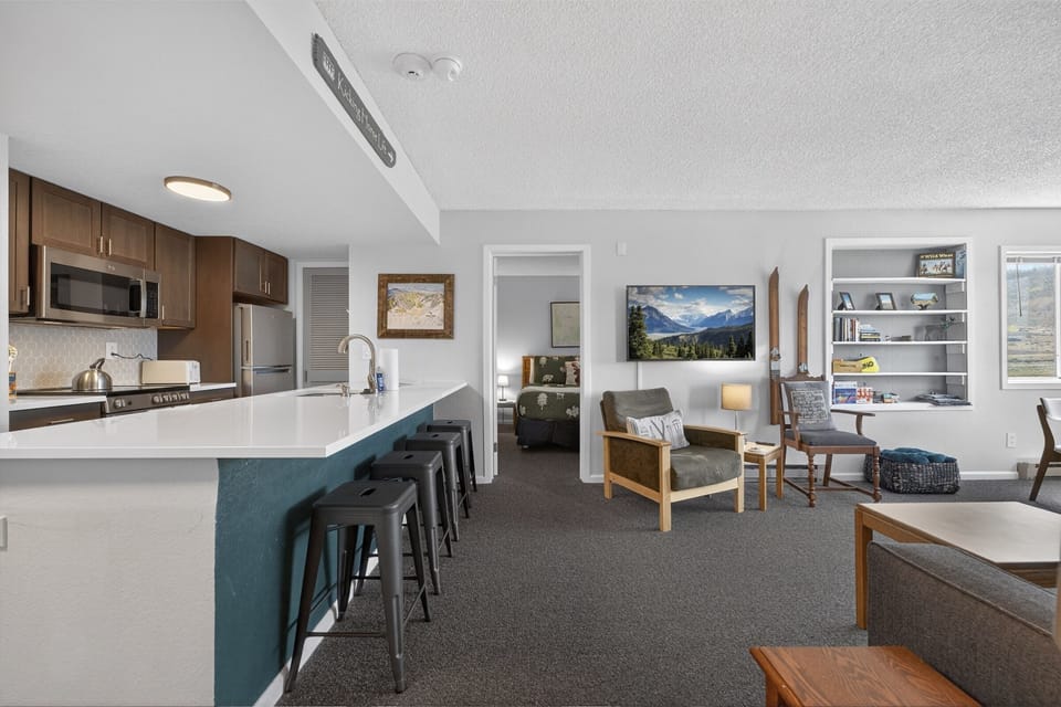 Open concept living and dining area. Amazing views and plenty of space!
