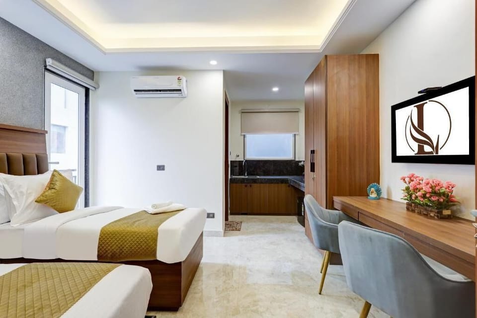 Twin Room, Balcony | In-room safe, desk, soundproofing, free WiFi