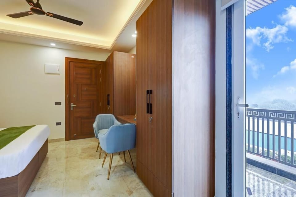 Deluxe Studio | In-room safe, desk, soundproofing, free WiFi