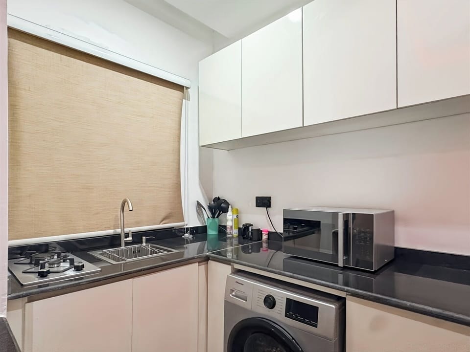 Economy Apartment, Balcony, City View | Private kitchen | Fridge, microwave, oven, stovetop