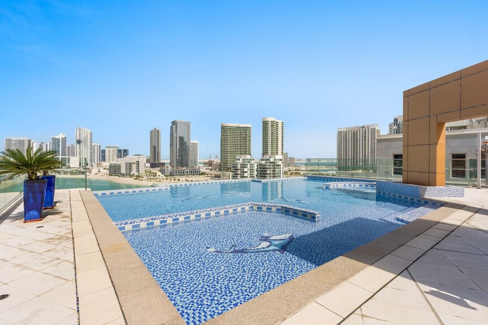 INFINITY POOL