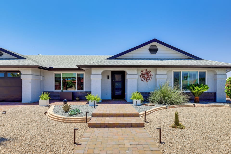 Front Exterior | Driveway (2 Vehicles) | Garage (2 Vehicles)