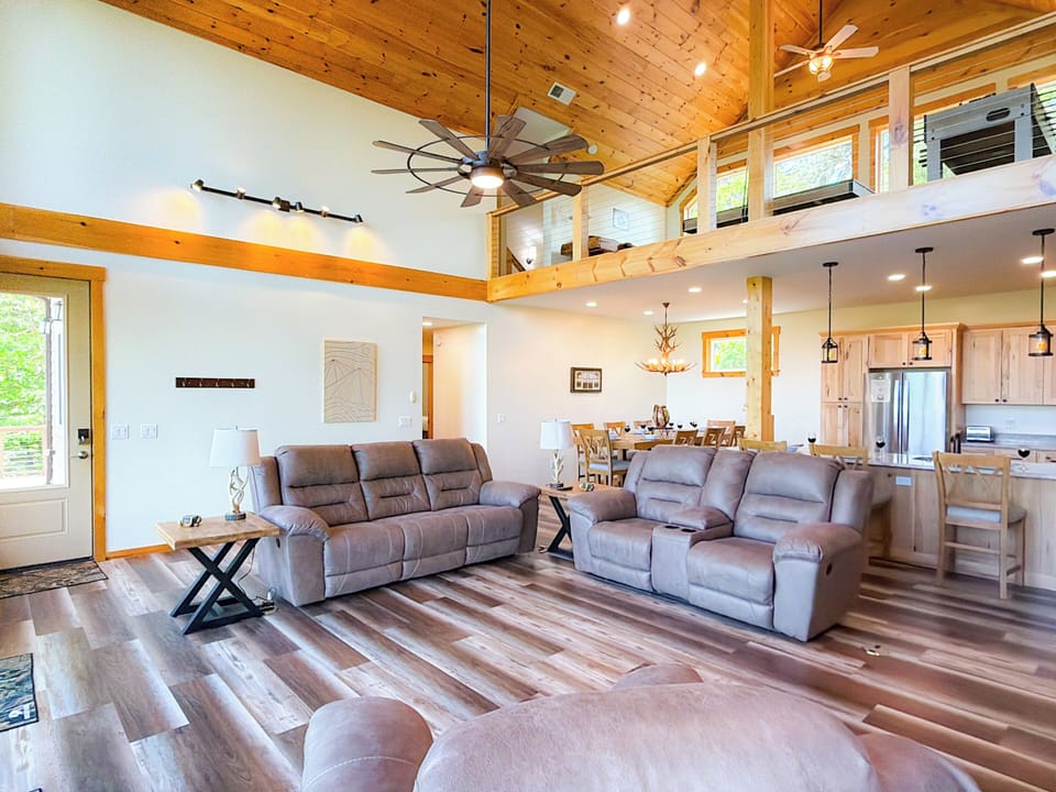 Spacious and tastefully decorated living room
