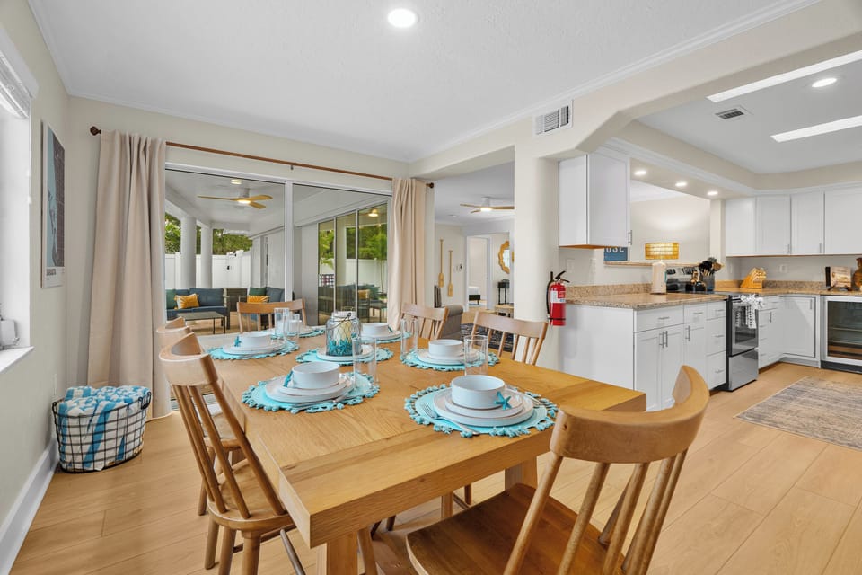 Gather around the colorful dining space for a family meal or brunch! This table seats 6!