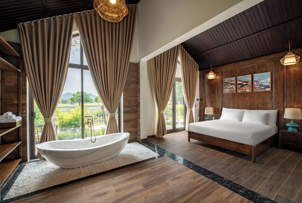 Deluxe Villa | Minibar, desk, laptop workspace, free WiFi