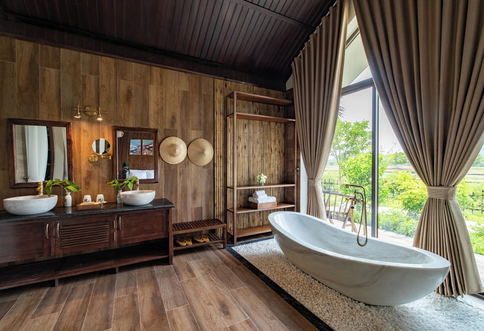 Deluxe Villa | Bathroom | Shower, hair dryer, slippers, bidet