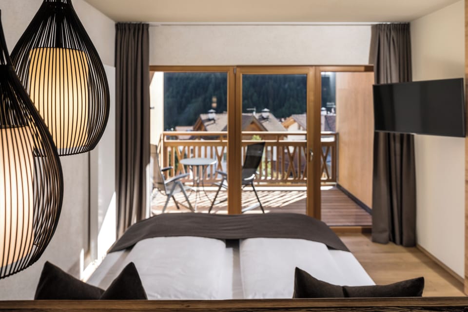 Deluxe Double Room, Balcony, Mountain View | Minibar, in-room safe, desk, laptop workspace