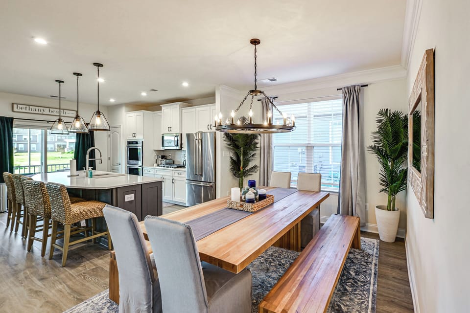 Dining Area | Main Level