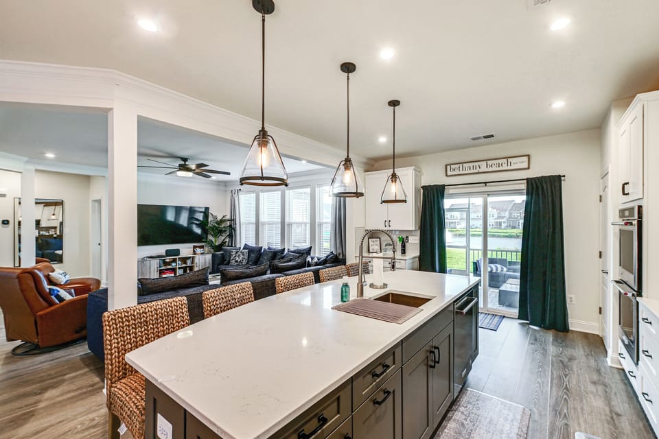 Kitchen | Main Level