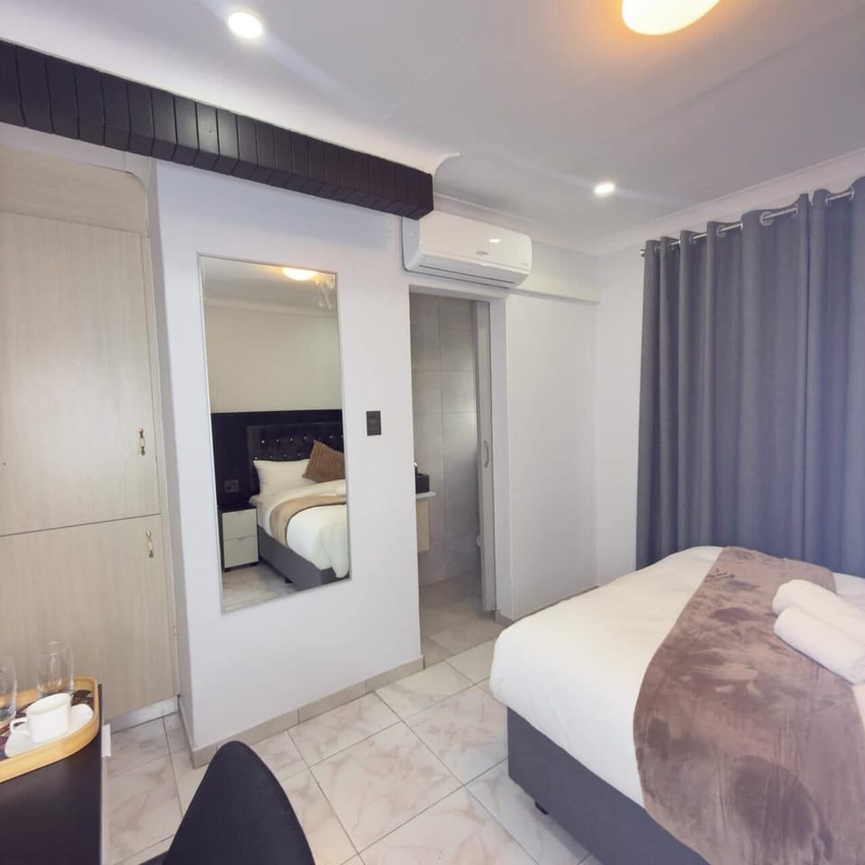 Luxury Studio | Desk, laptop workspace, free WiFi