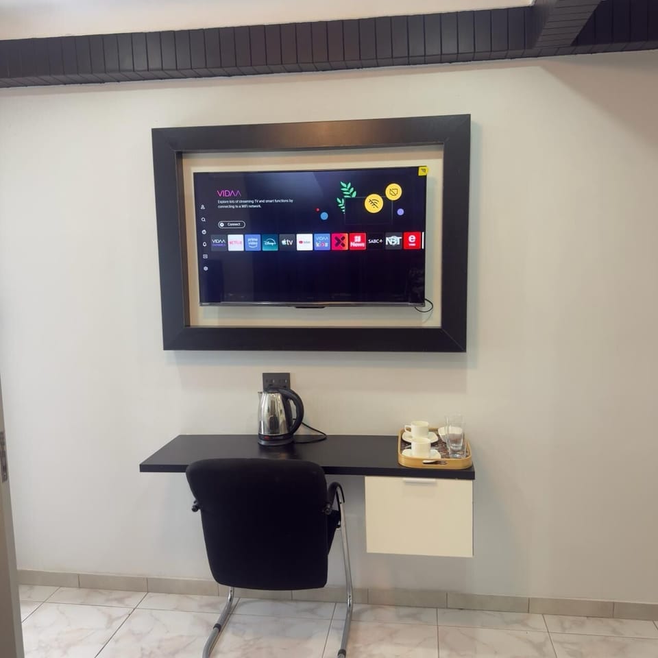 Luxury Studio | Desk, laptop workspace, free WiFi