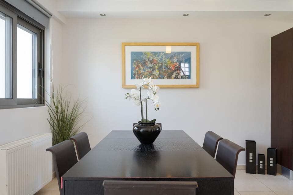 House | In-room dining
