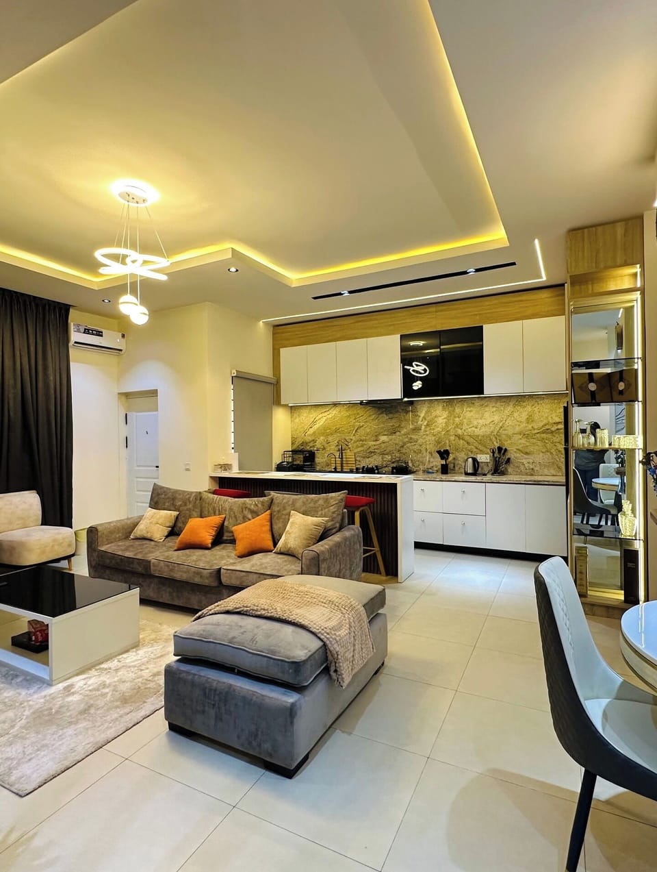 Family Apartment, Balcony, City View | Living area