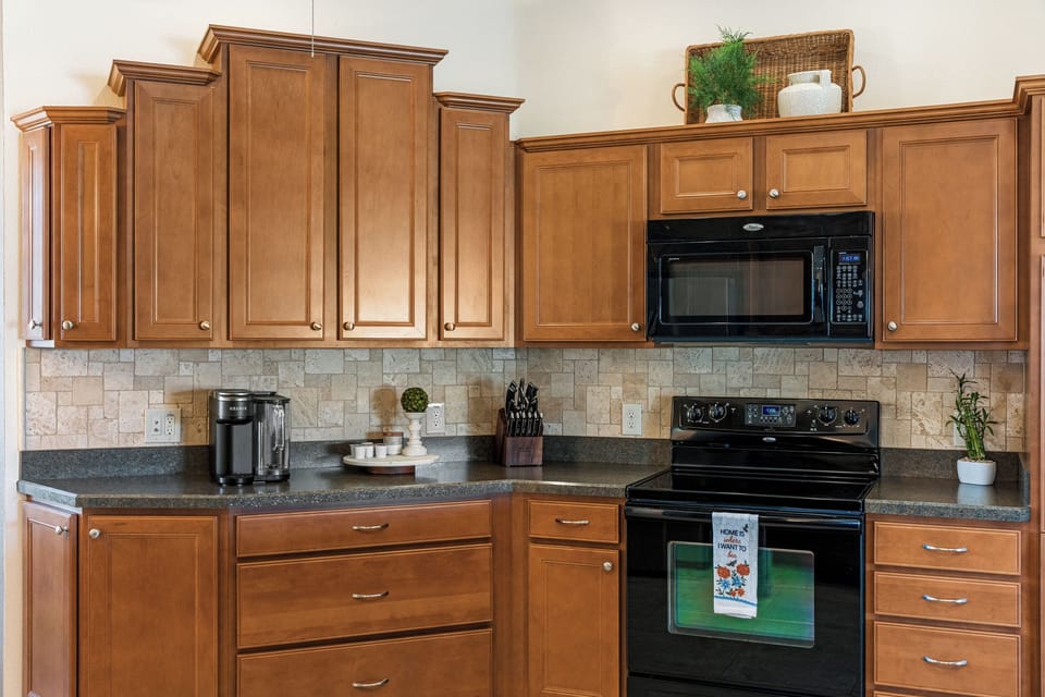 Well Appointed Kitchen w/ Cooking Necessities