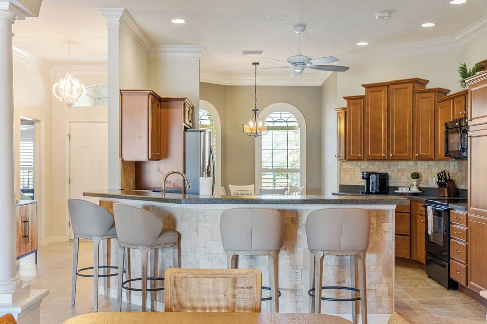 Luxury Kitchen w/ Cooking Necessities & Breakfast Bar w/ Seating for 4x
