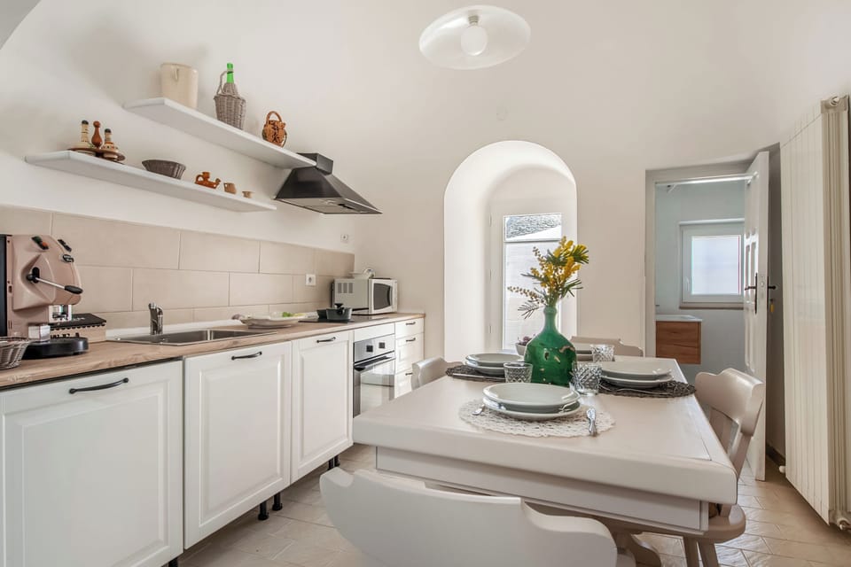 Family Apartment, 3 Bedrooms, 2 Bathrooms (Trulli Trullò in Locorotondo) | Private kitchen