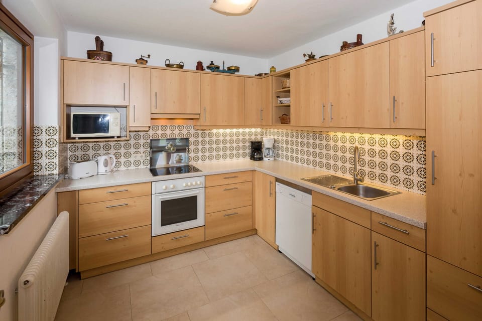 Family Chalet, Mountain View | Private kitchen | Electric kettle, toaster