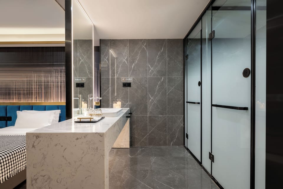 Classic Twin Room, City View | Bathroom | Shower, free toiletries, hair dryer, slippers