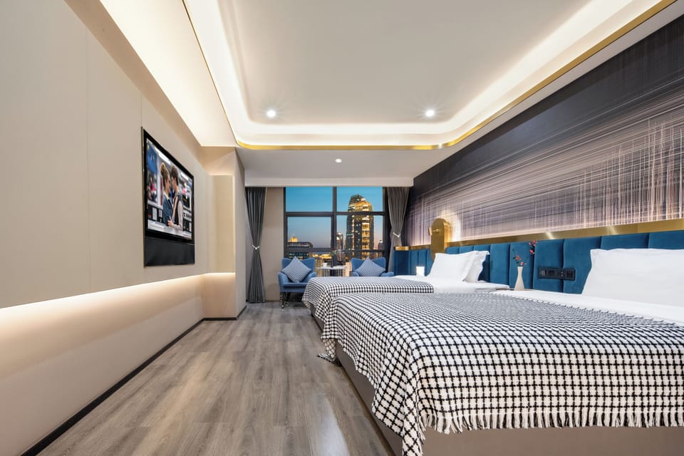 Classic Twin Room, City View | Desk, laptop workspace, blackout drapes, soundproofing