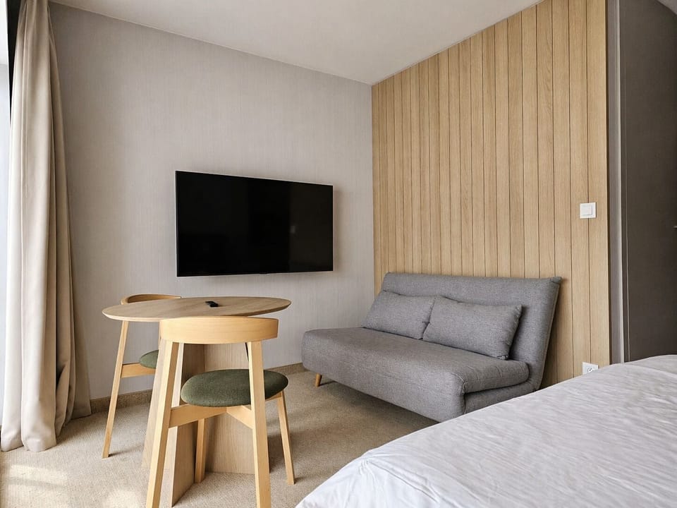 Apartment, Balcony, Pool View | Interior