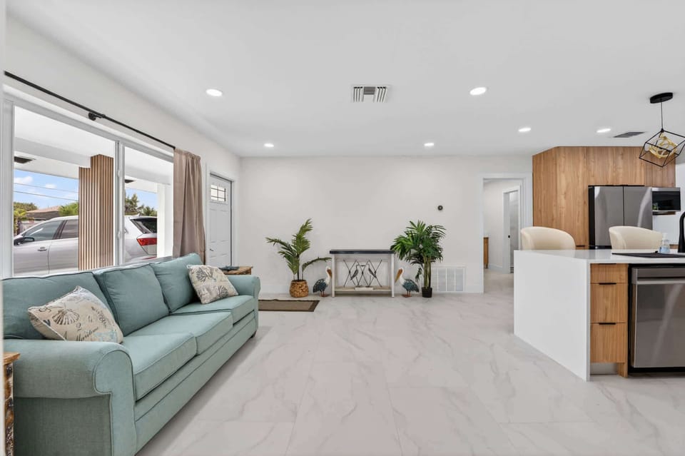 Enjoy a rejuvenating snooze or a great book in the front sitting area​