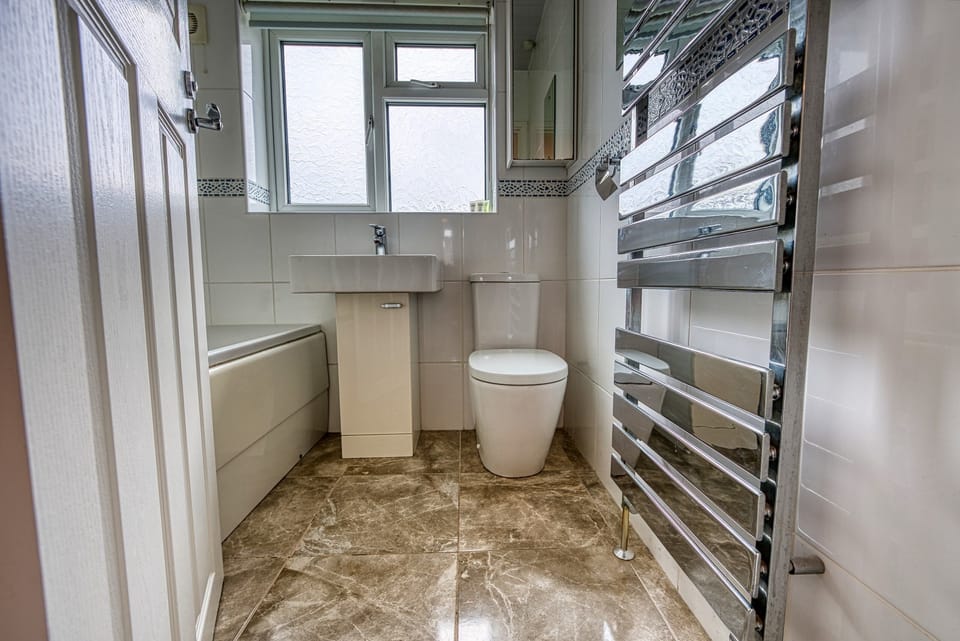 Modern 3BR House Wednesbury Garage Bed and Breakfast in Walsall