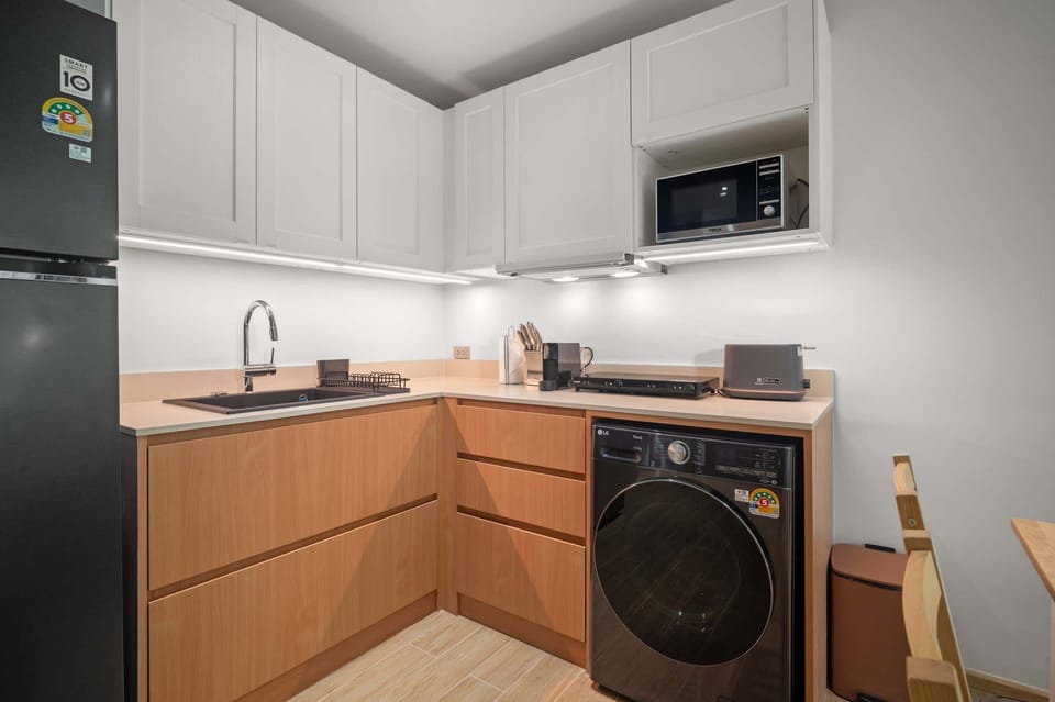 One Bedroom 1A Ground Floor | Private kitchenette | Microwave, stovetop, cookware/dishes/utensils