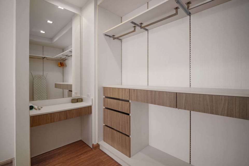 Three-Bedroom Townhome | Wardrobe